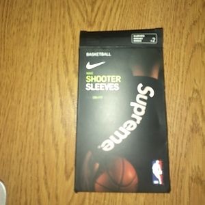 Supreme × nike shooting sleeve (size s/m)